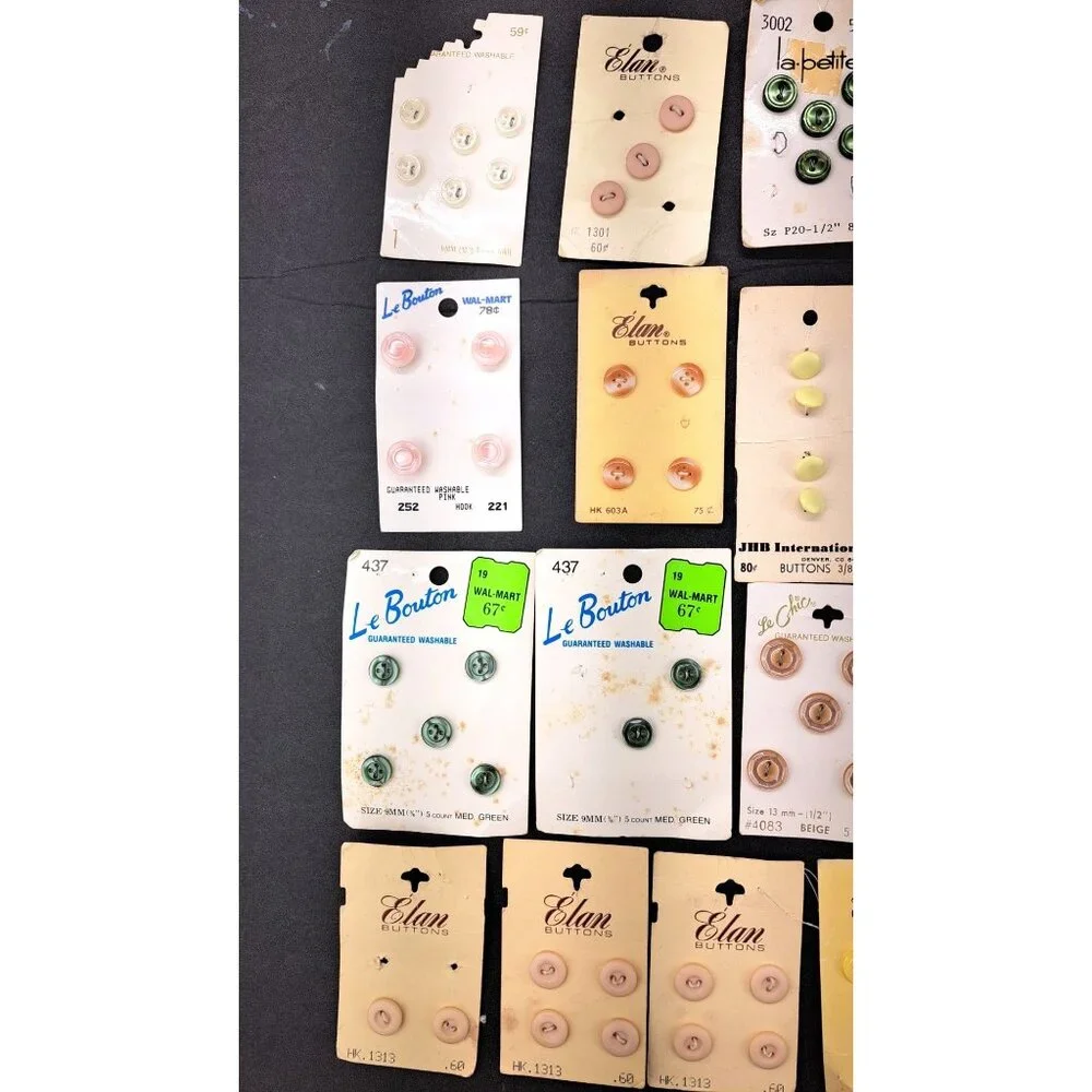 Vintage Buttons On Card Assorted Lot 138 Sewing Craft New Le Chic Lansing Elan